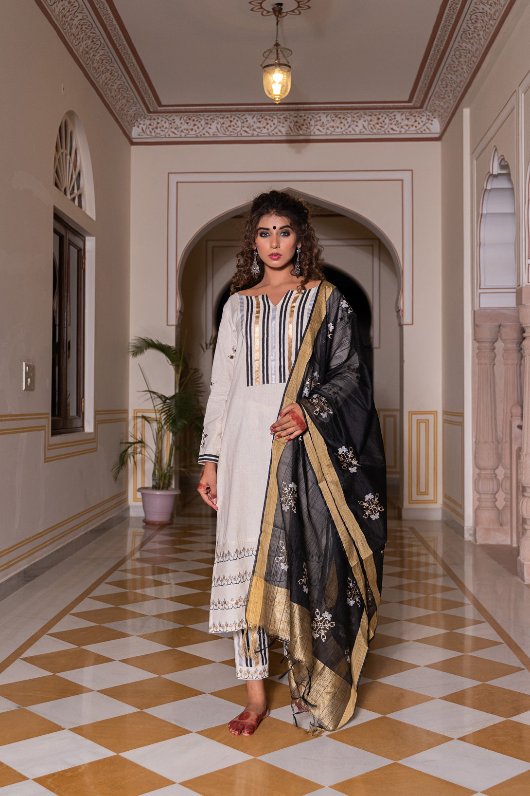 MONOCHROME BLOCKED SUIT