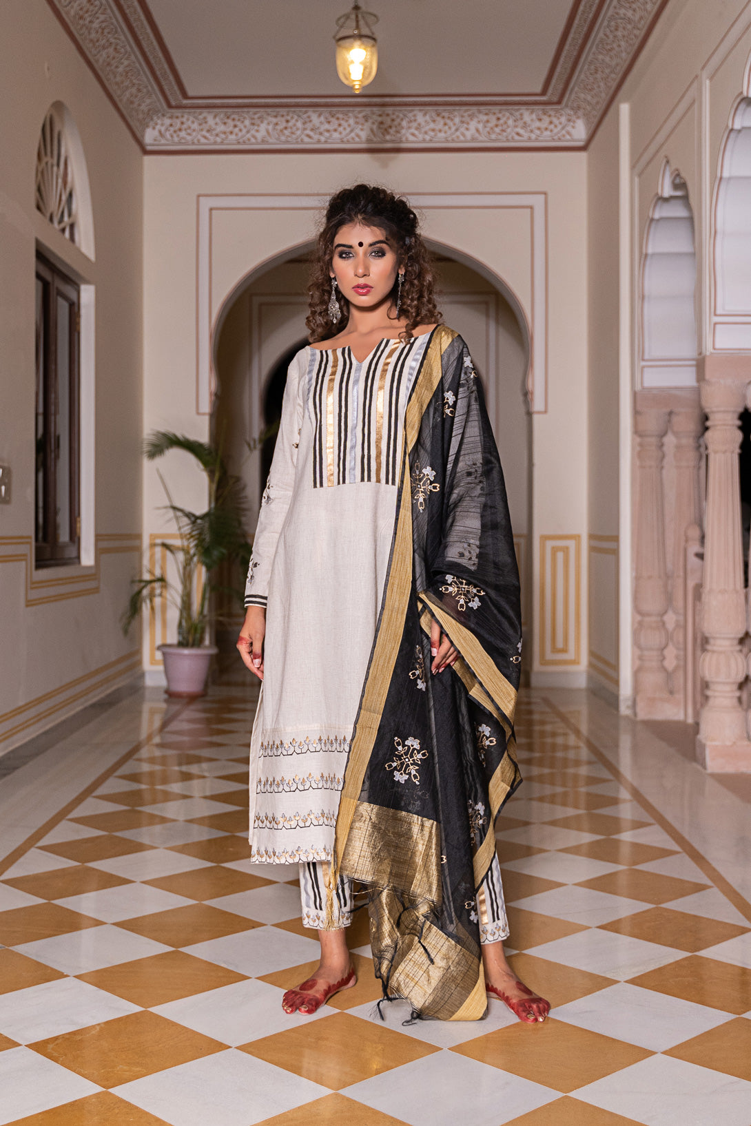 MONOCHROME BLOCKED SUIT