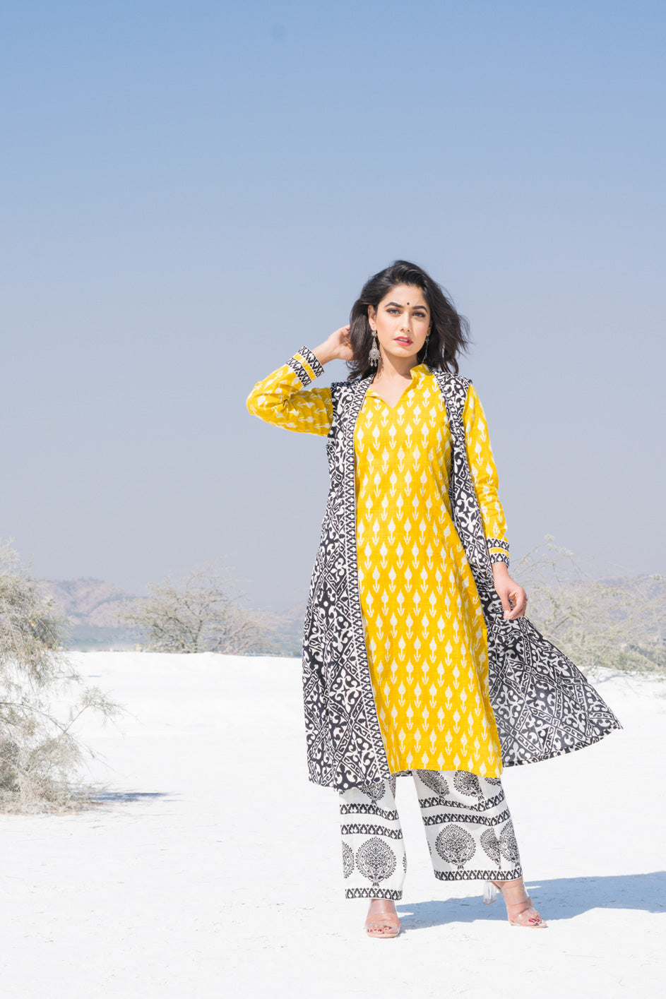 MONOCHROME JACKETED SET