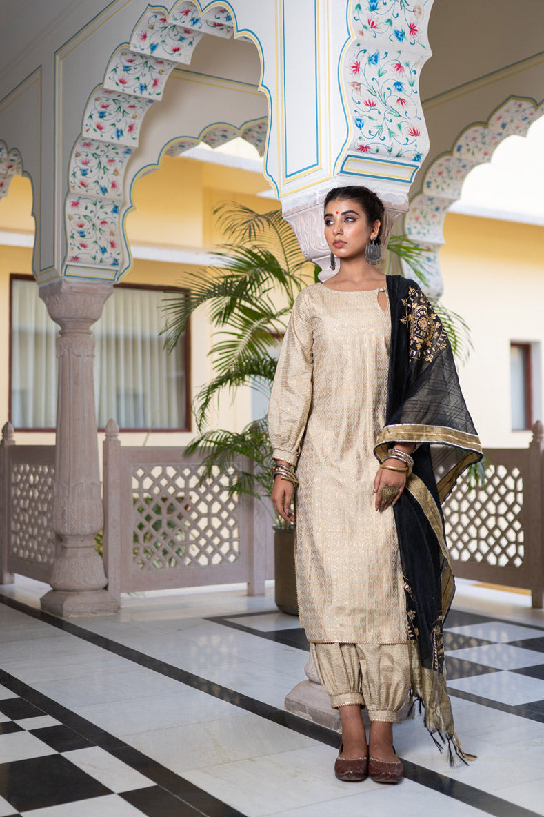 GOLD BLACK BLOCKED SUIT