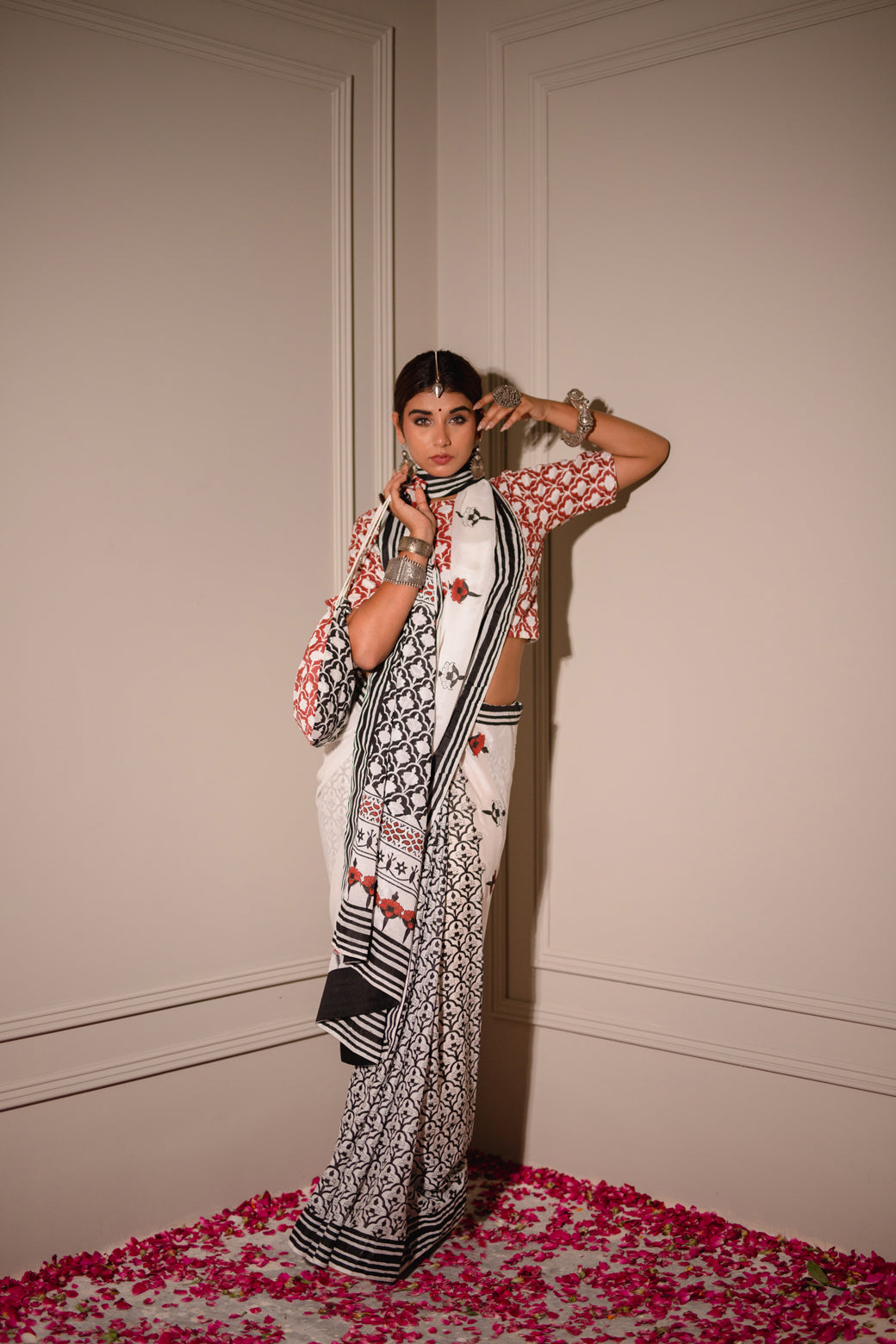 MONOCHROME HAND BLOCKED SAREE SET