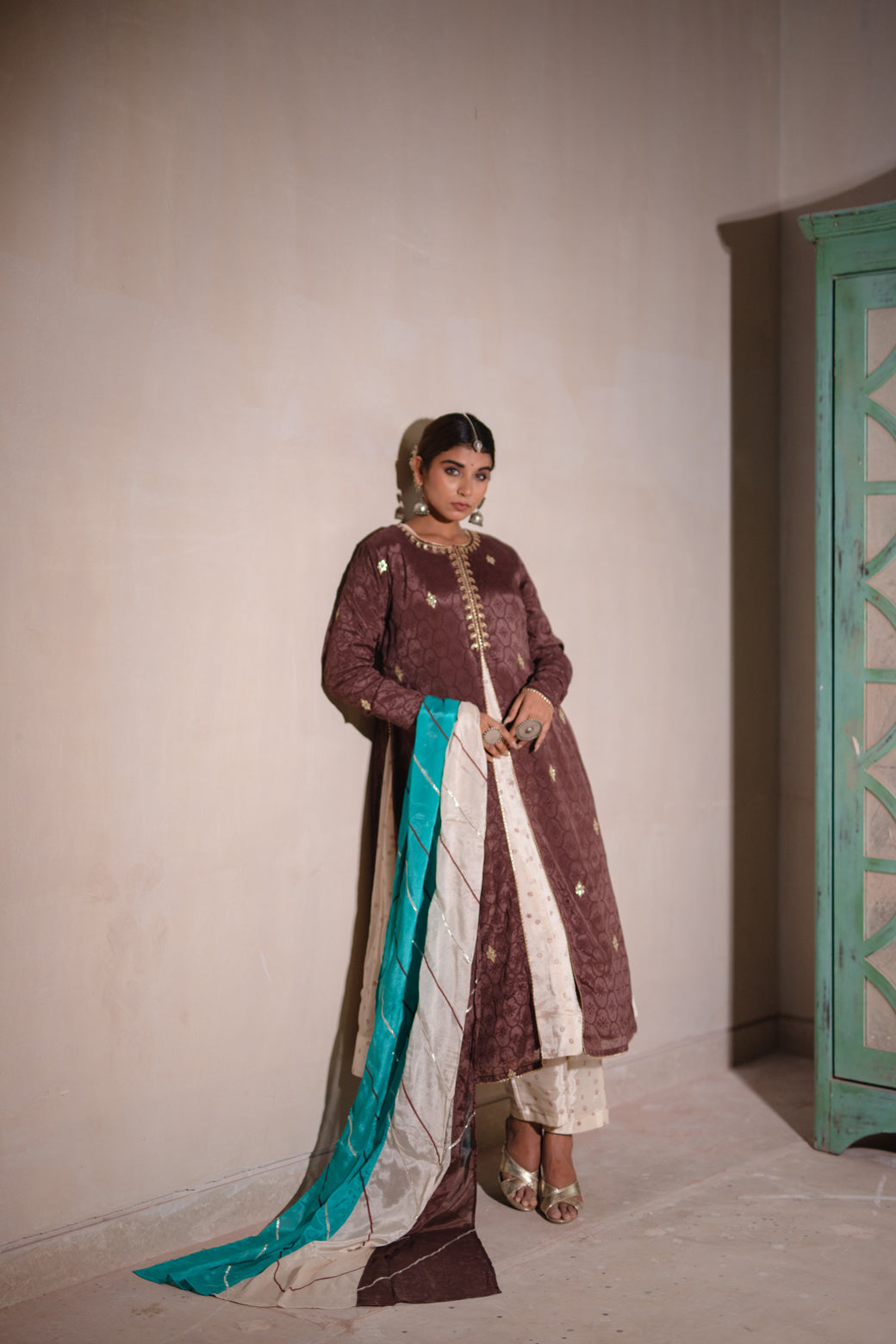 BROWN JACKETED AEHHSAASH SUIT