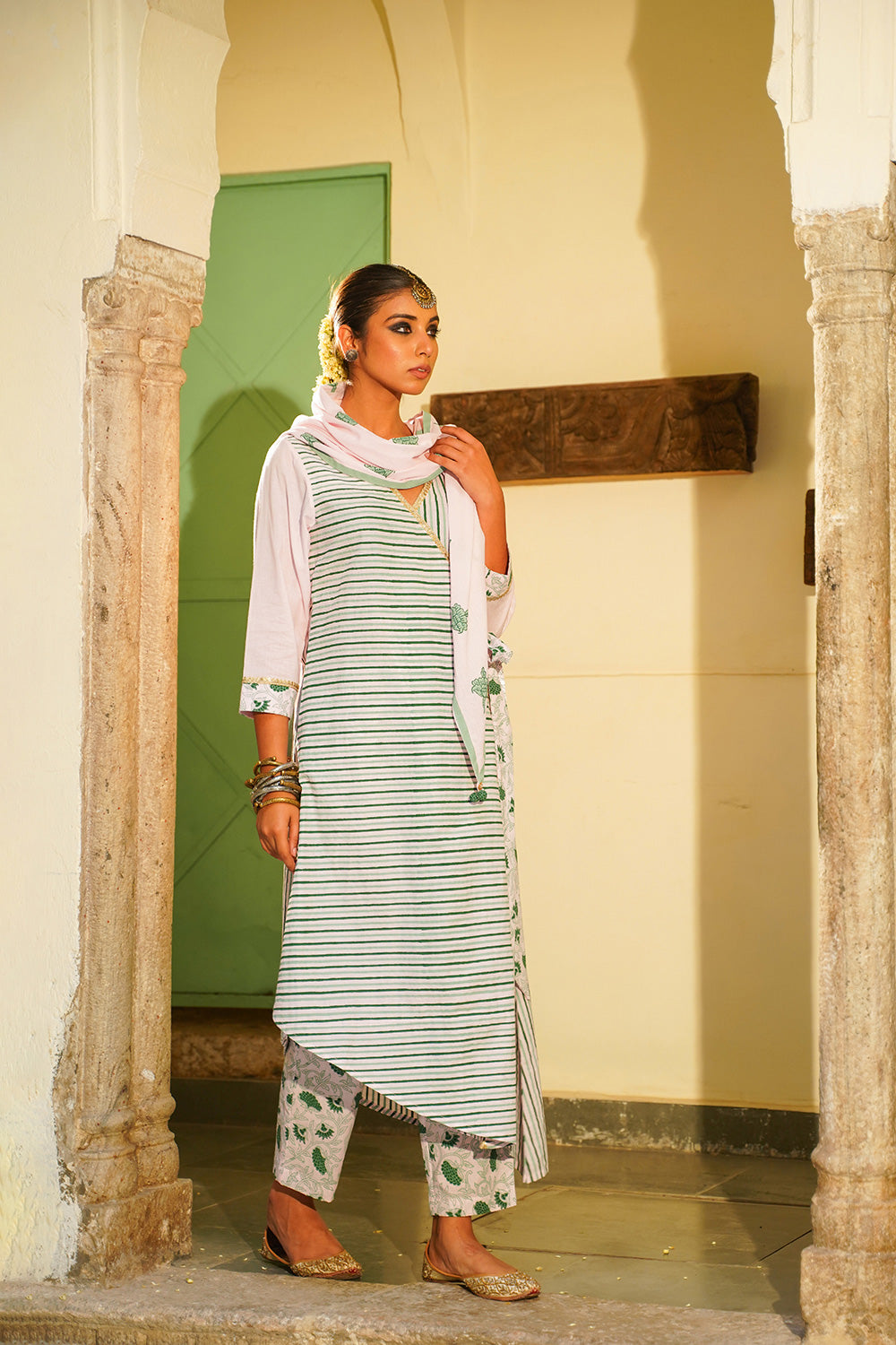 WOMEN'S ASSYMETRIC ANGARKHA SET