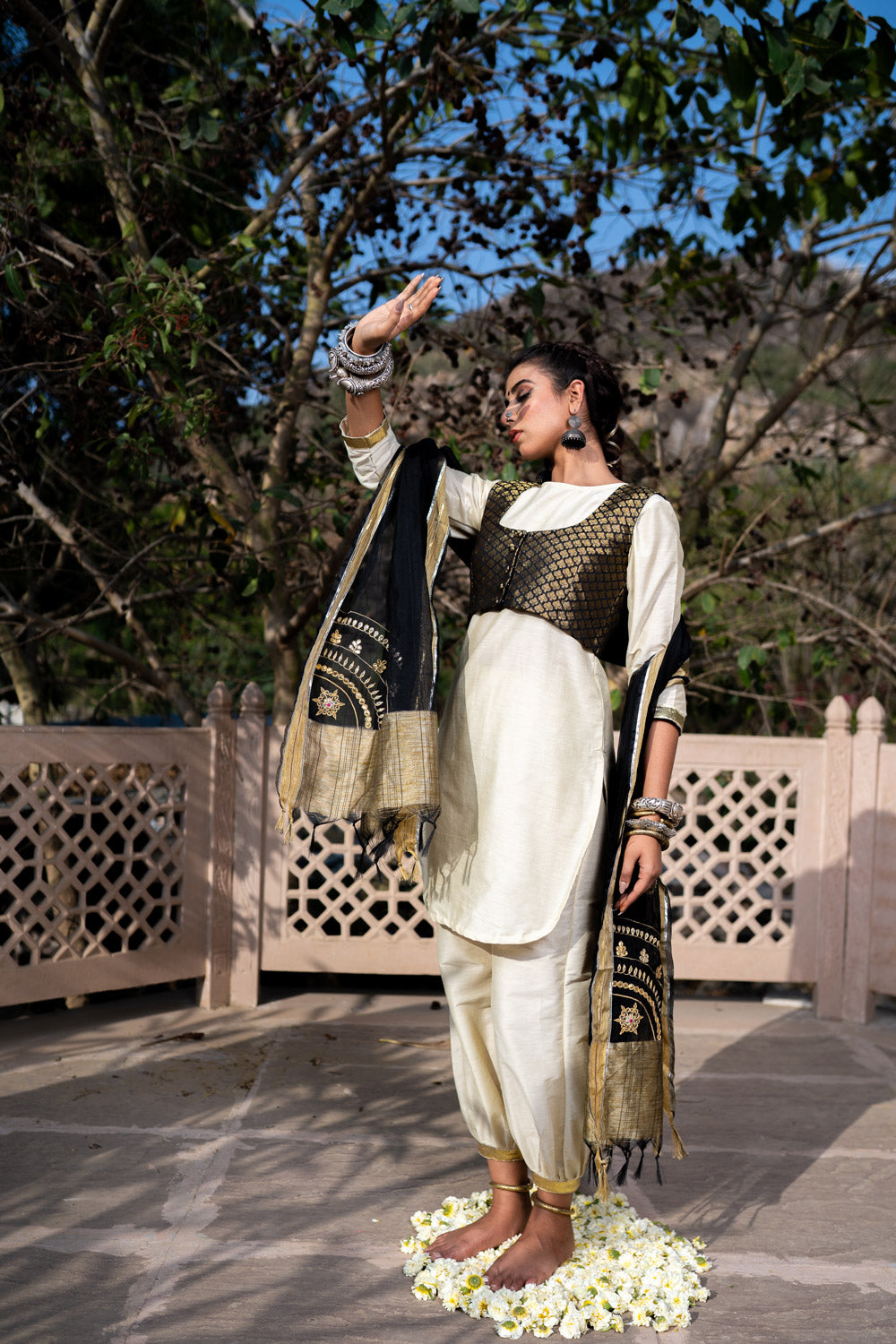 MONOCHROME JACKETED SUIT SET