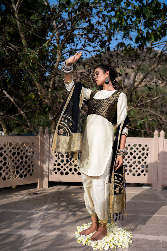 MONOCHROME JACKETED SUIT SET