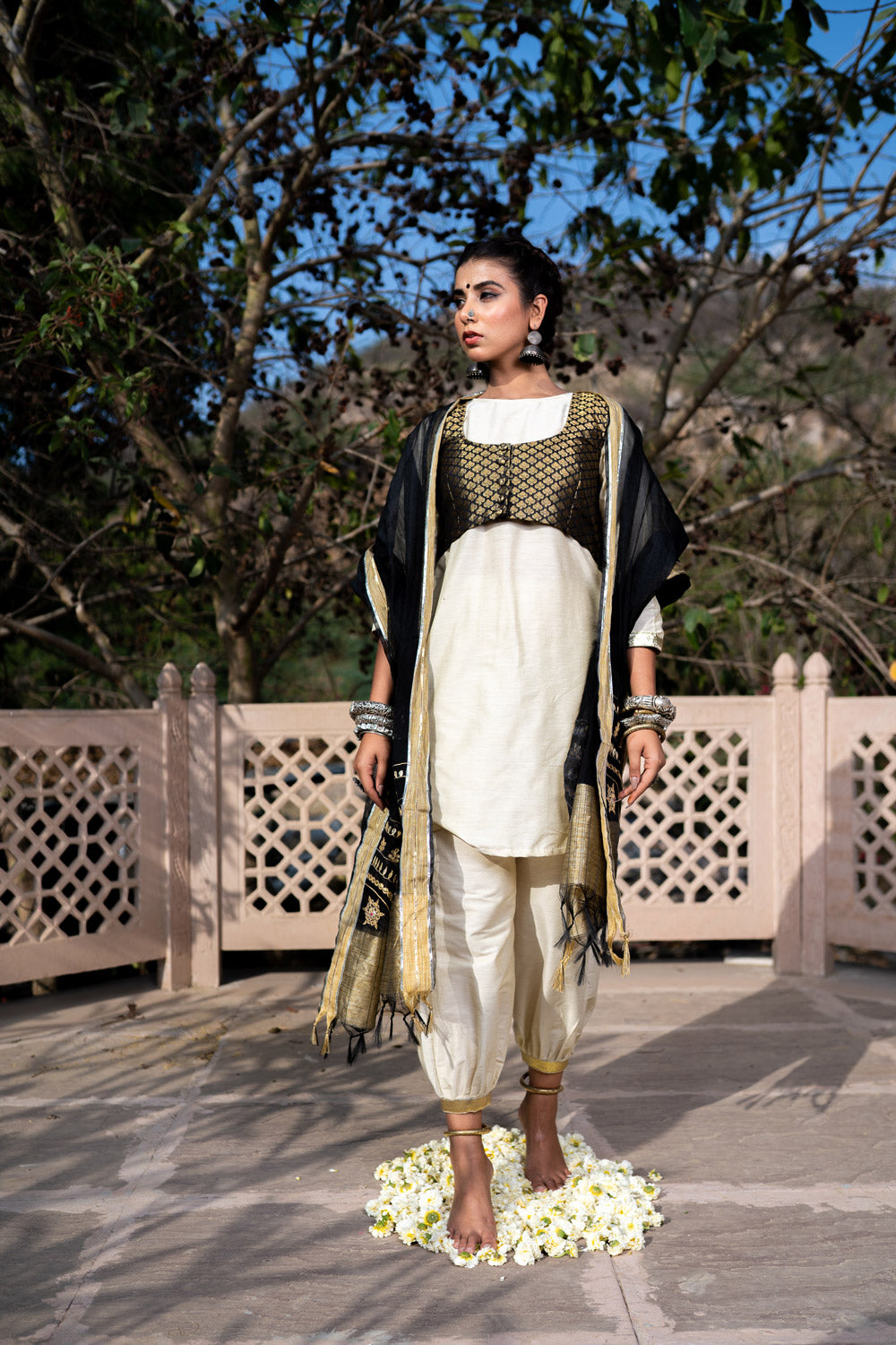 MONOCHROME JACKETED SUIT SET