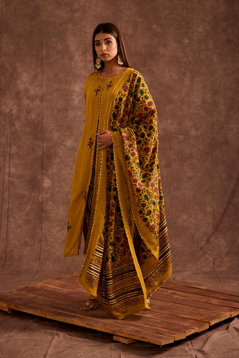 MUSTARD HANDBLOCKED SUIT