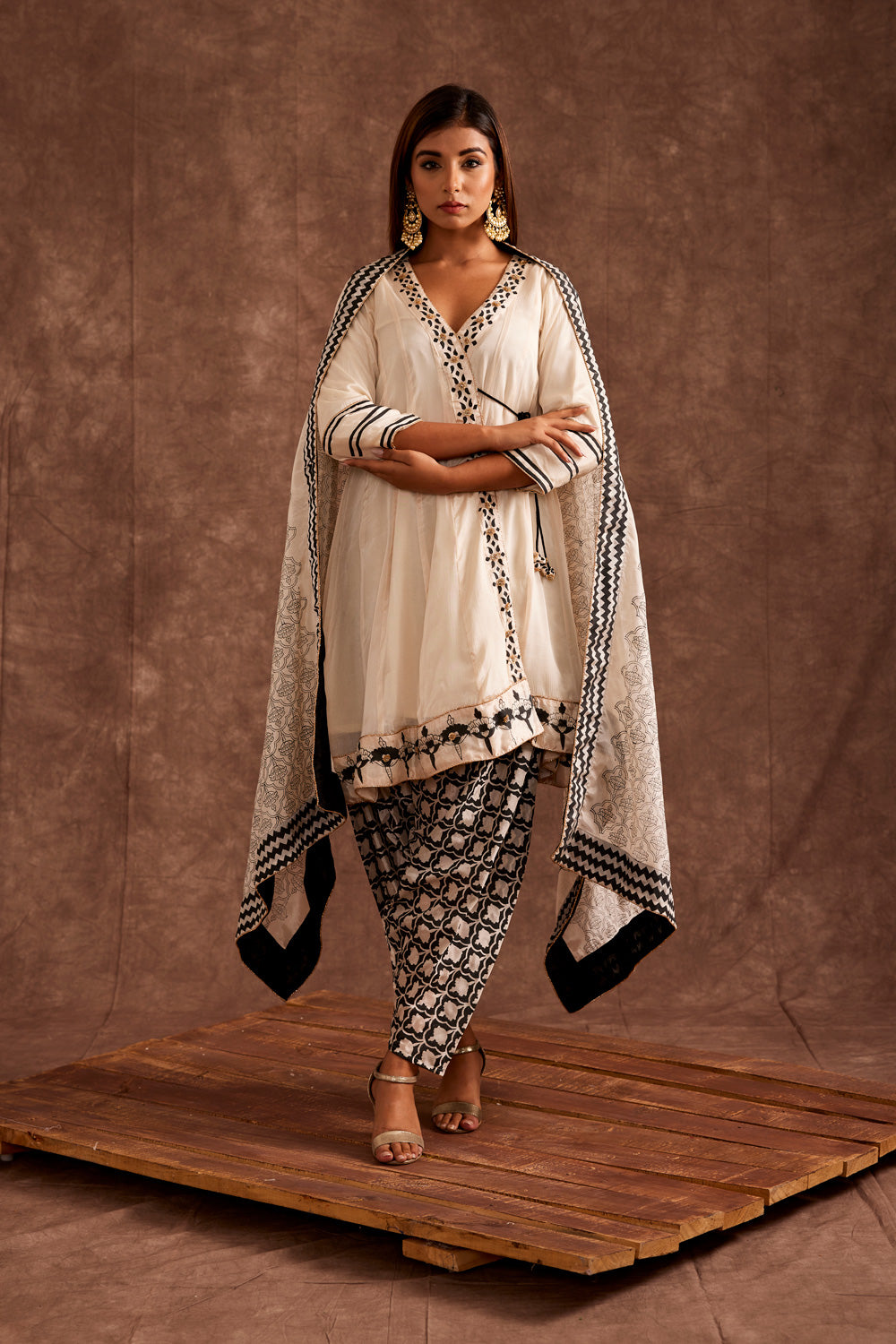 MONOCHROME ANGARKHA SET