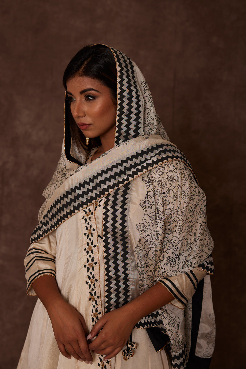 MONOCHROME ANGARKHA SET