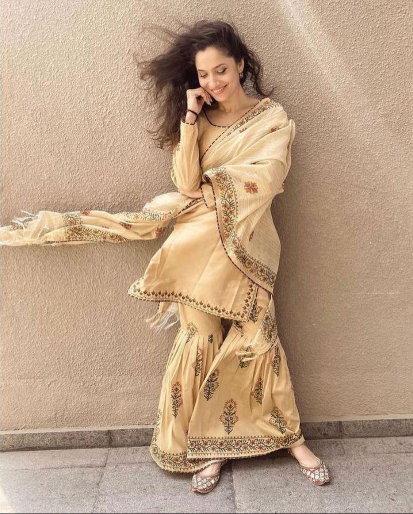 MOGHUL ROYAL GHARARA