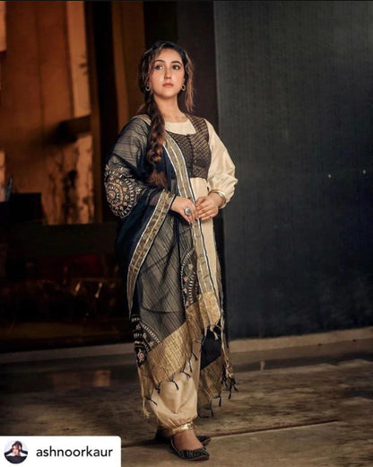 MONOCHROME JACKETED SET