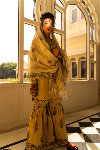 MOGHUL ROYAL GHARARA