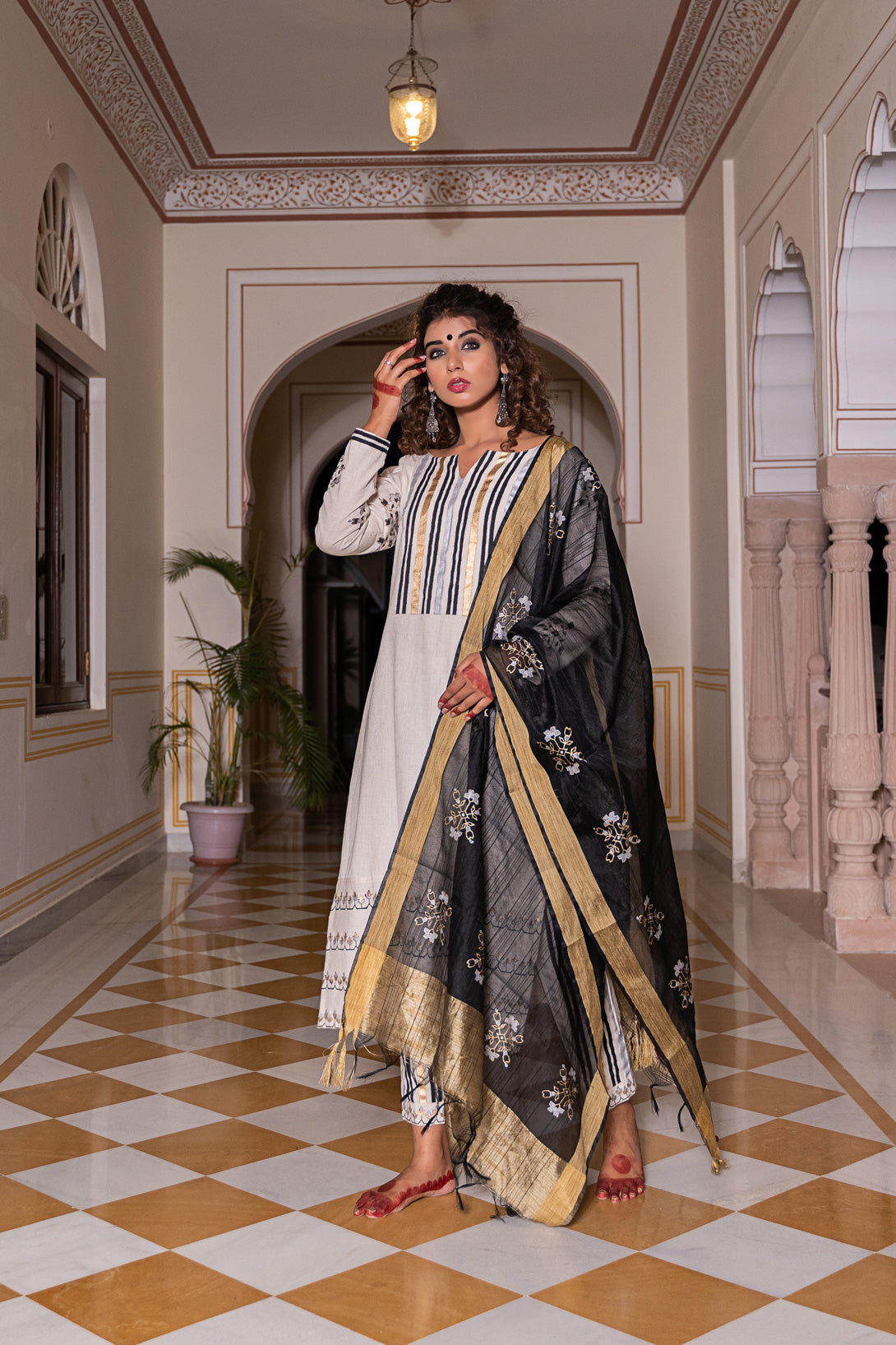 MONOCHROME BLOCKED SUIT