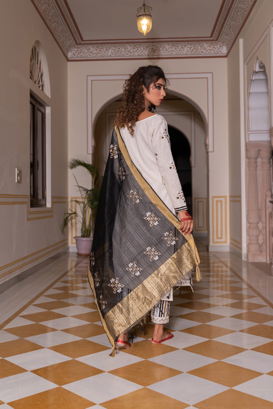 MONOCHROME BLOCKED SUIT