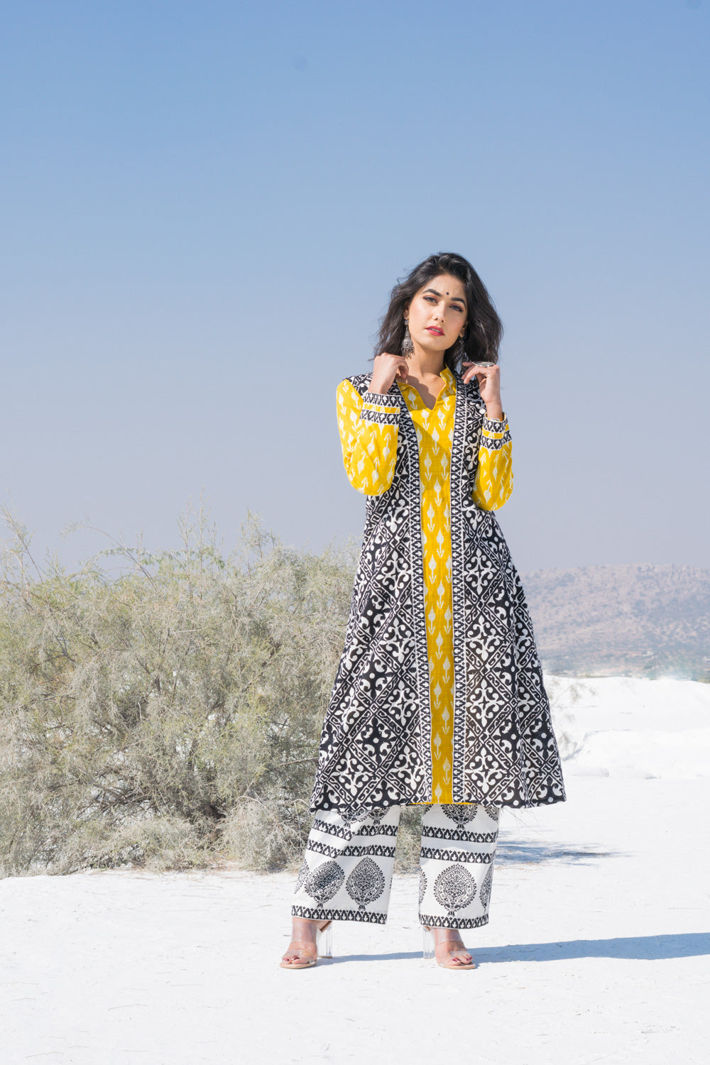 MONOCHROME JACKETED SET