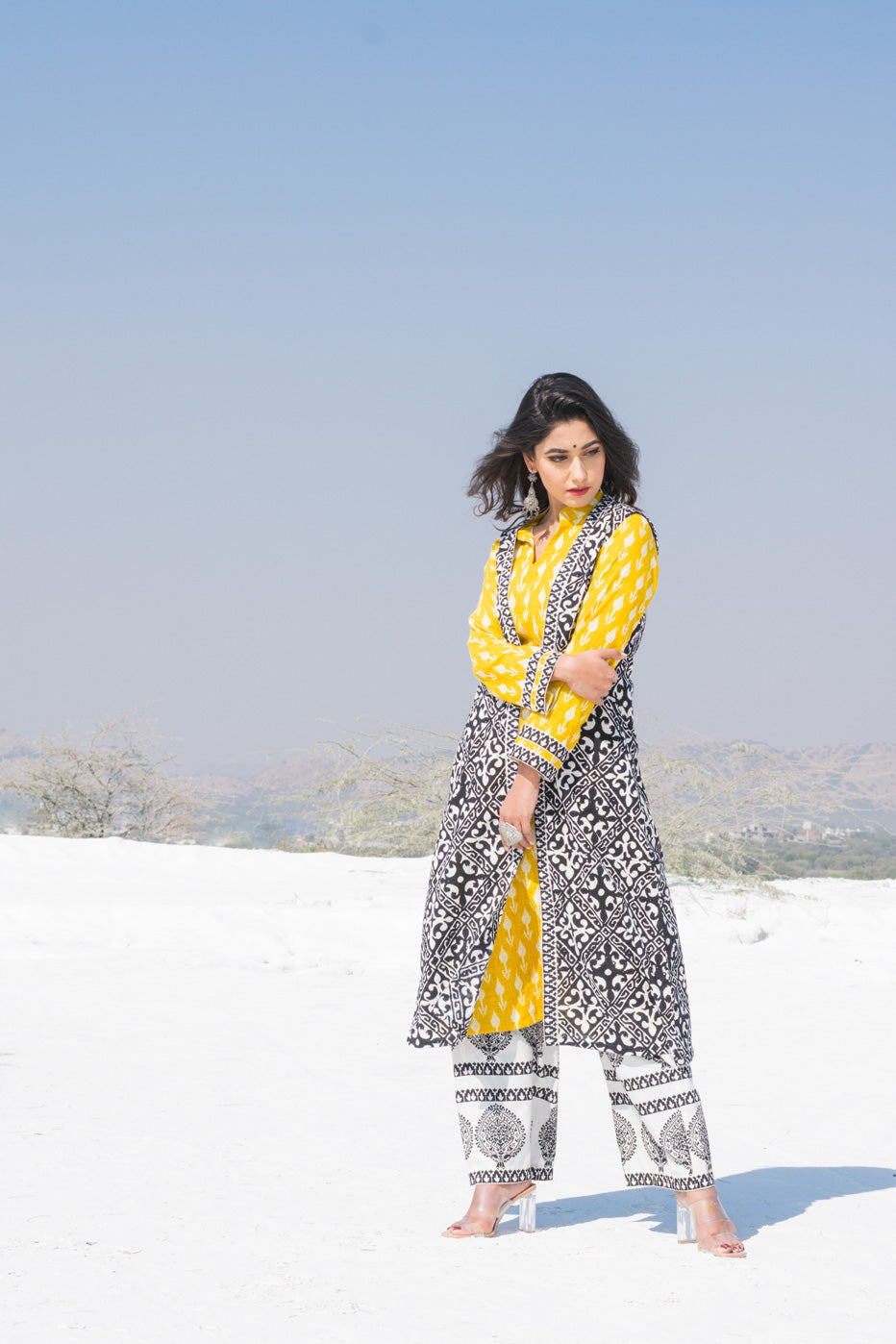 MONOCHROME JACKETED SET