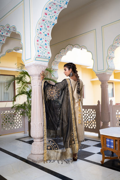 GOLD BLACK BLOCKED SUIT