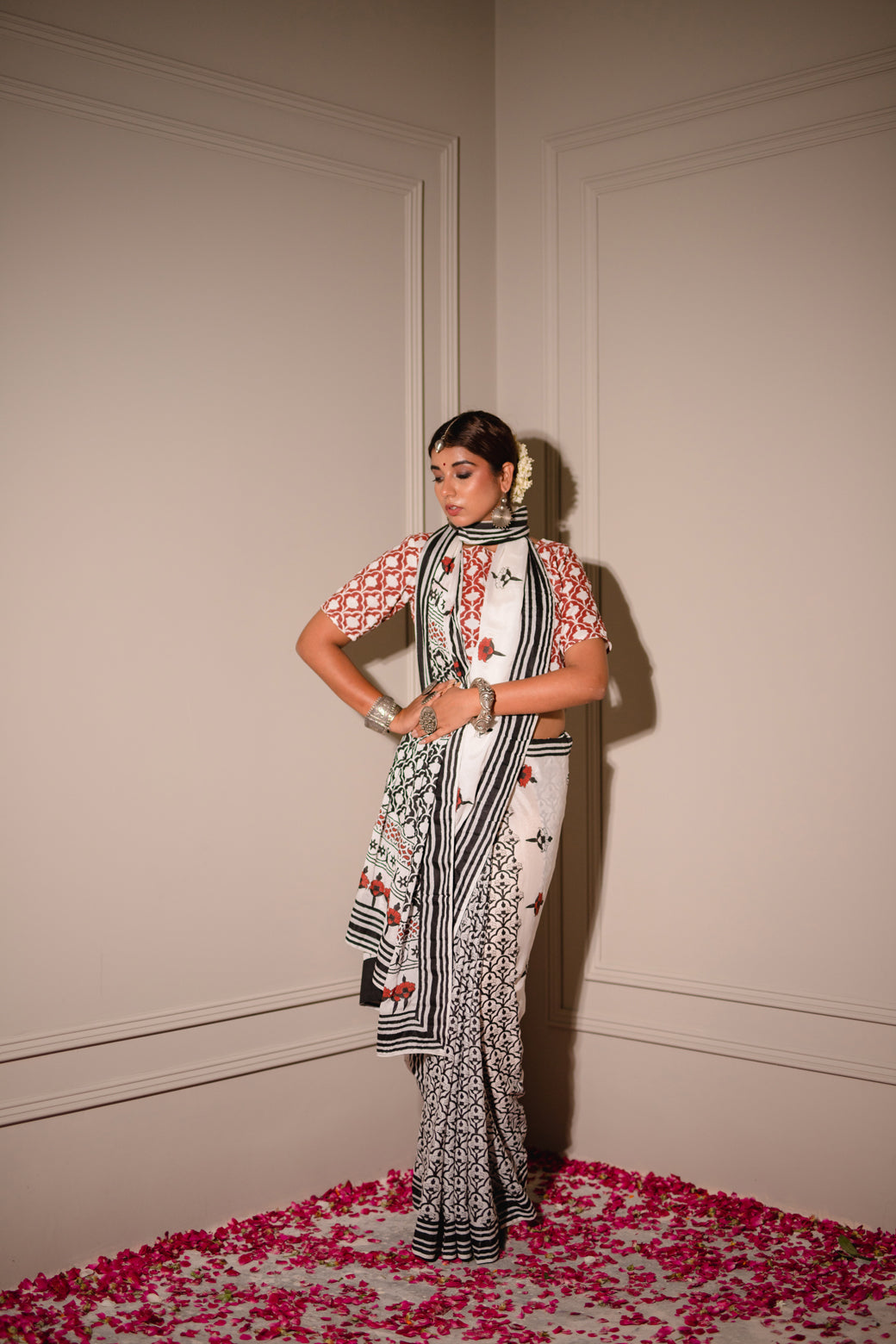 MONOCHROME HAND BLOCKED SAREE SET