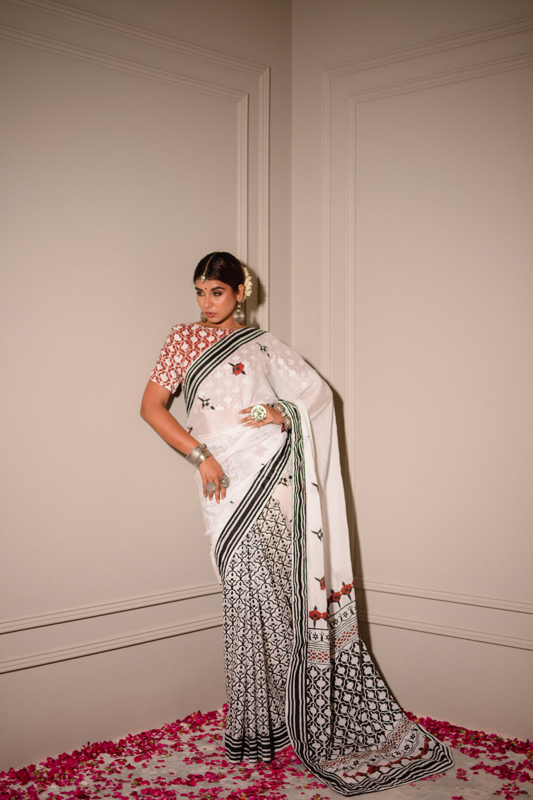 MONOCHROME HAND BLOCKED SAREE SET