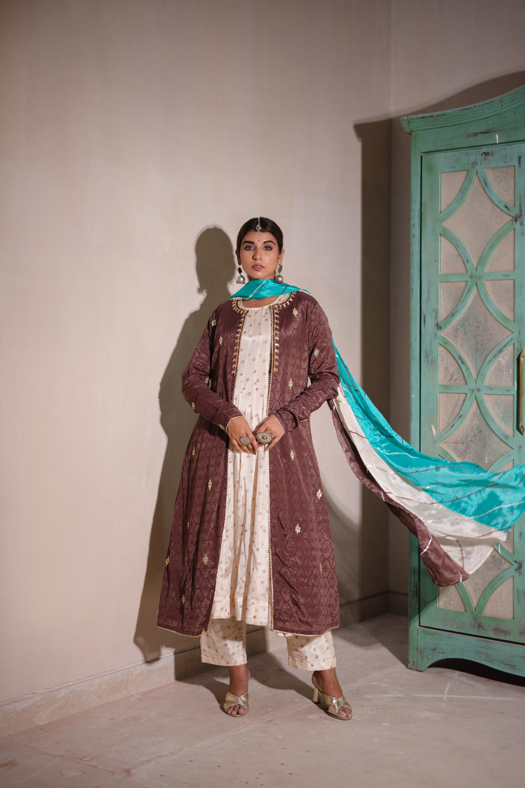 BROWN JACKETED AEHHSAASH SUIT