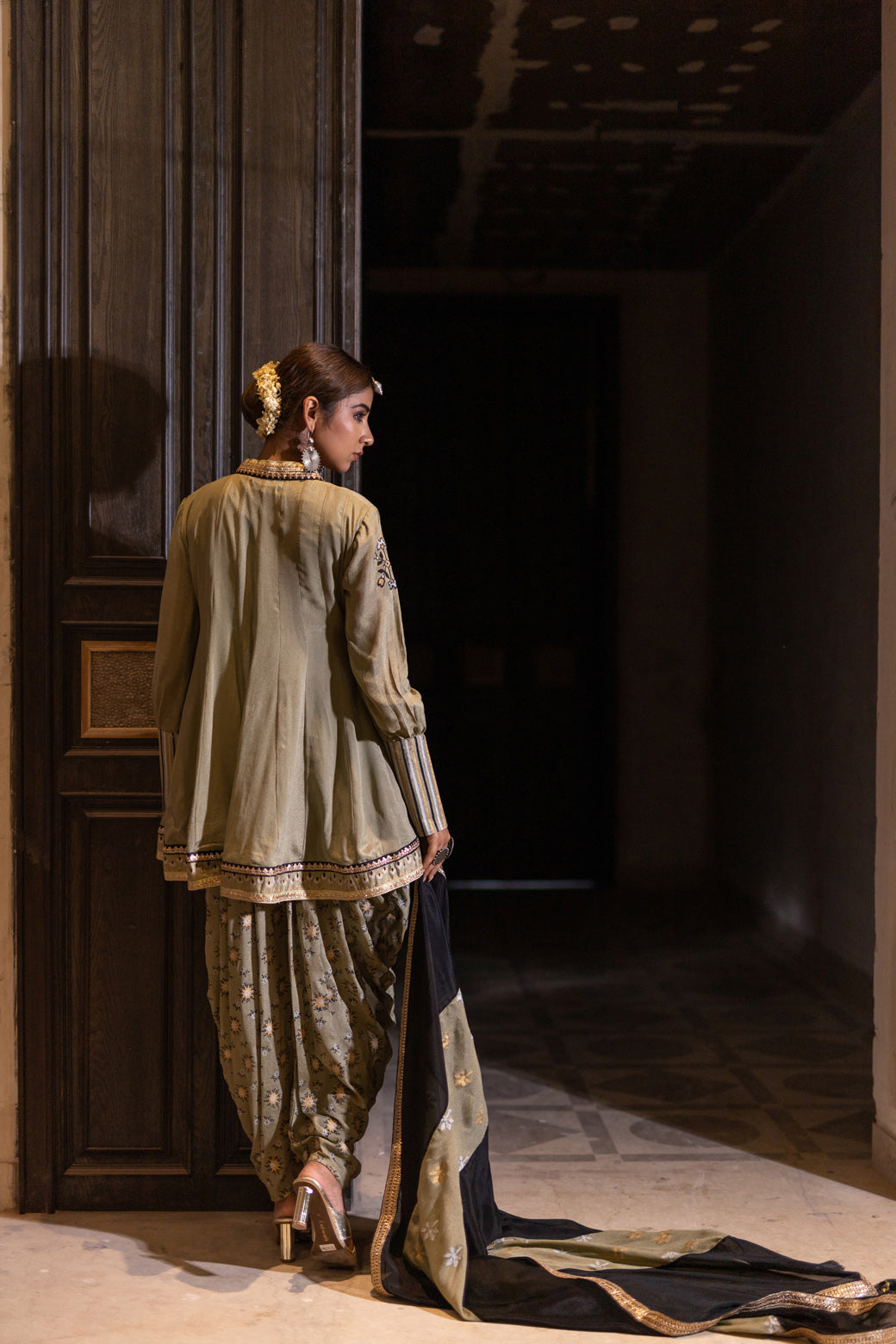 OLIVE AEHHSAASS DHOTI SET