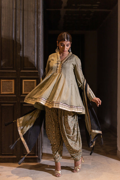 OLIVE AEHHSAASS DHOTI SET