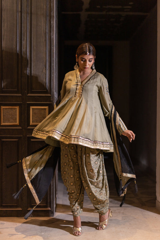 OLIVE AEHHSAASS DHOTI SET