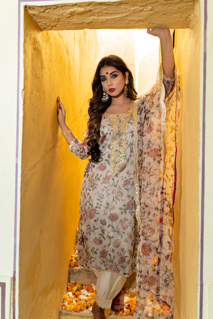 IVORY GOTAPATTI SUIT