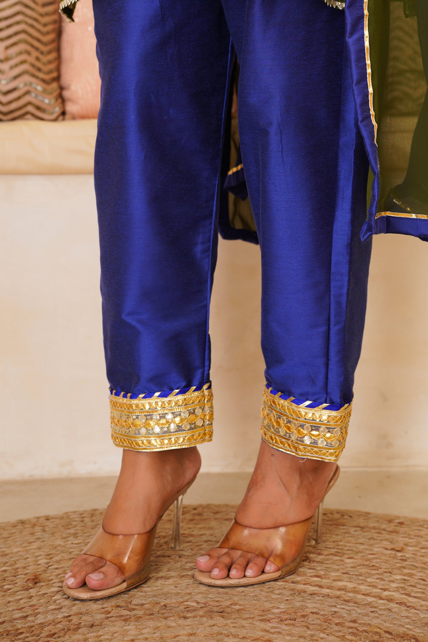 AQUOLIVE GOTAPATTI SUIT