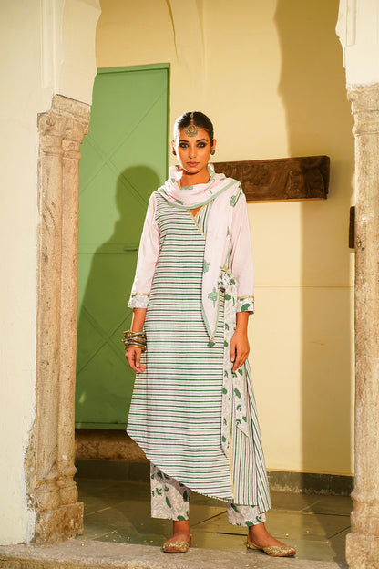 WOMEN'S ASSYMETRIC ANGARKHA SET