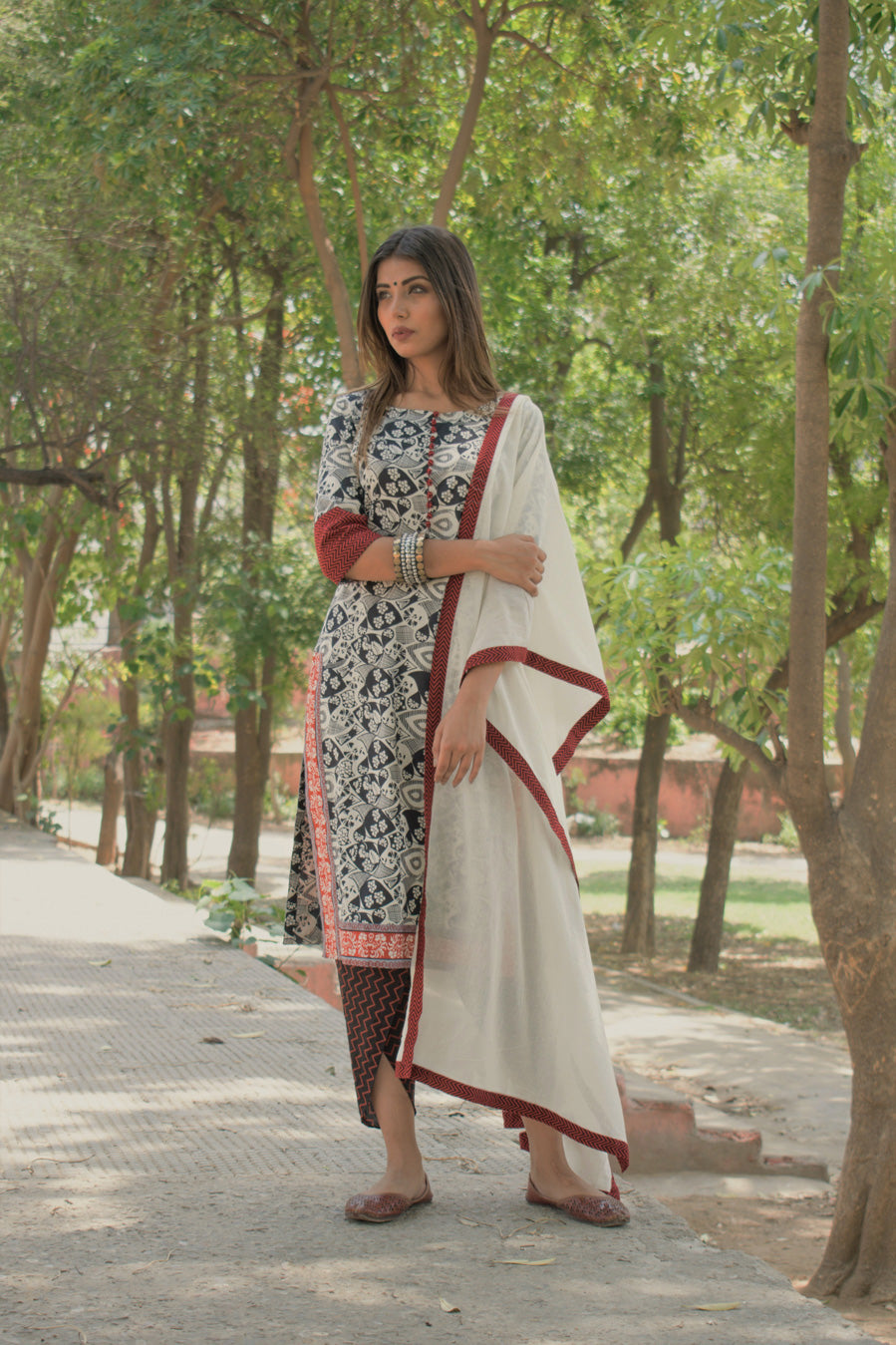 MONOCHROME DHOTI SET