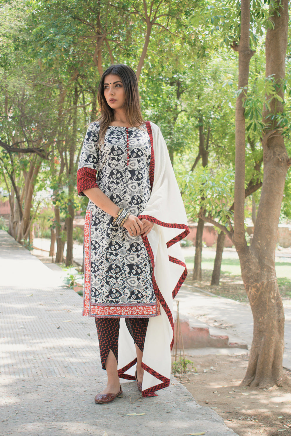 MONOCHROME DHOTI SET