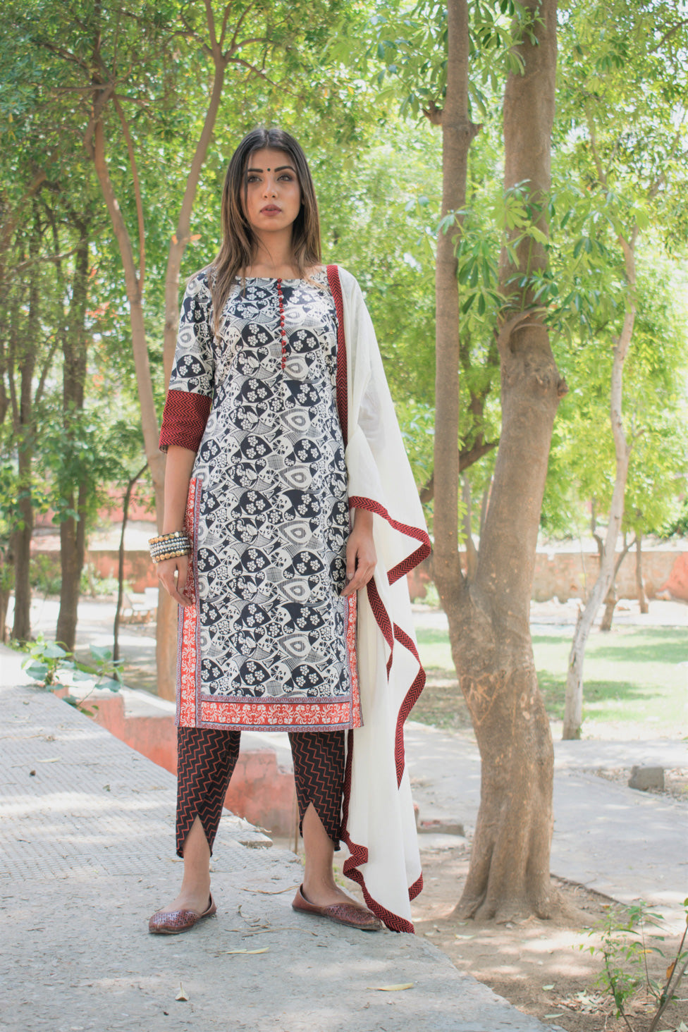 MONOCHROME DHOTI SET