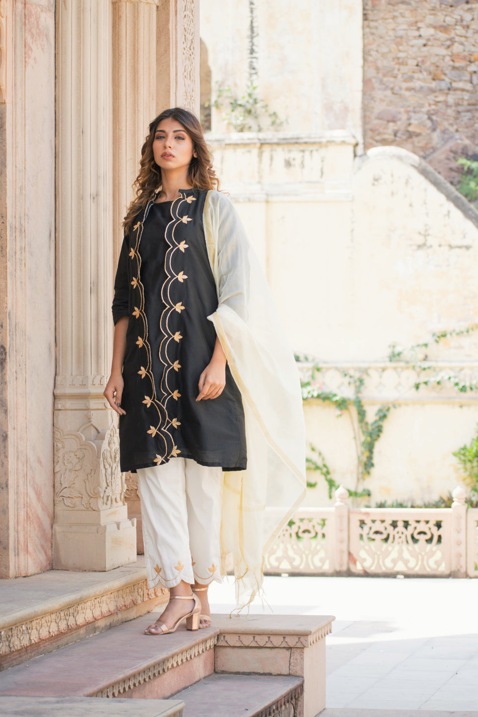 MONOCHROME GOTA CUTWORK SET