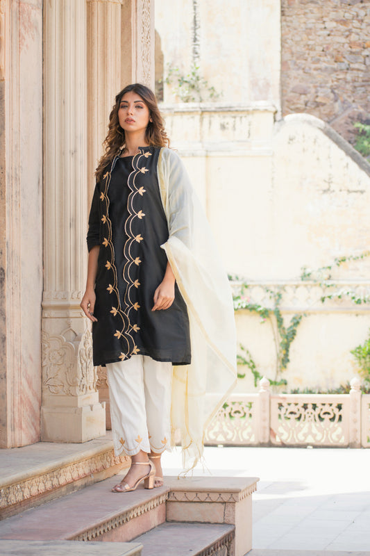 MONOCHROME GOTA CUTWORK SET