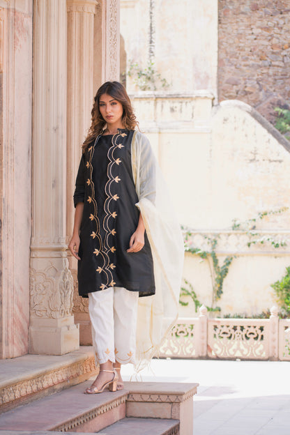 MONOCHROME GOTA CUTWORK SET