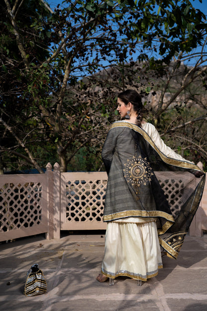 MONOCHROME GOTAPATTI GHARARA SET