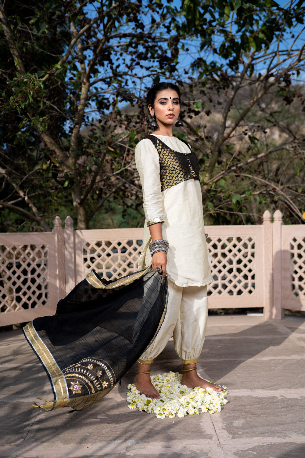 MONOCHROME JACKETED SUIT SET