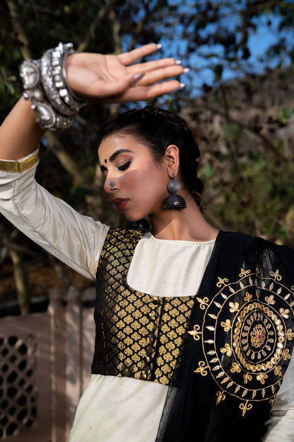 MONOCHROME JACKETED SUIT SET