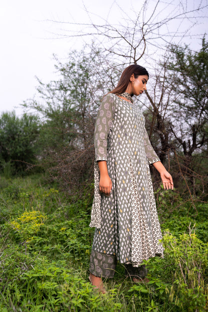 OLIVE MULTIPRINT SUIT