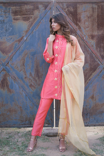 PEACH GOTA CUTWORK SET