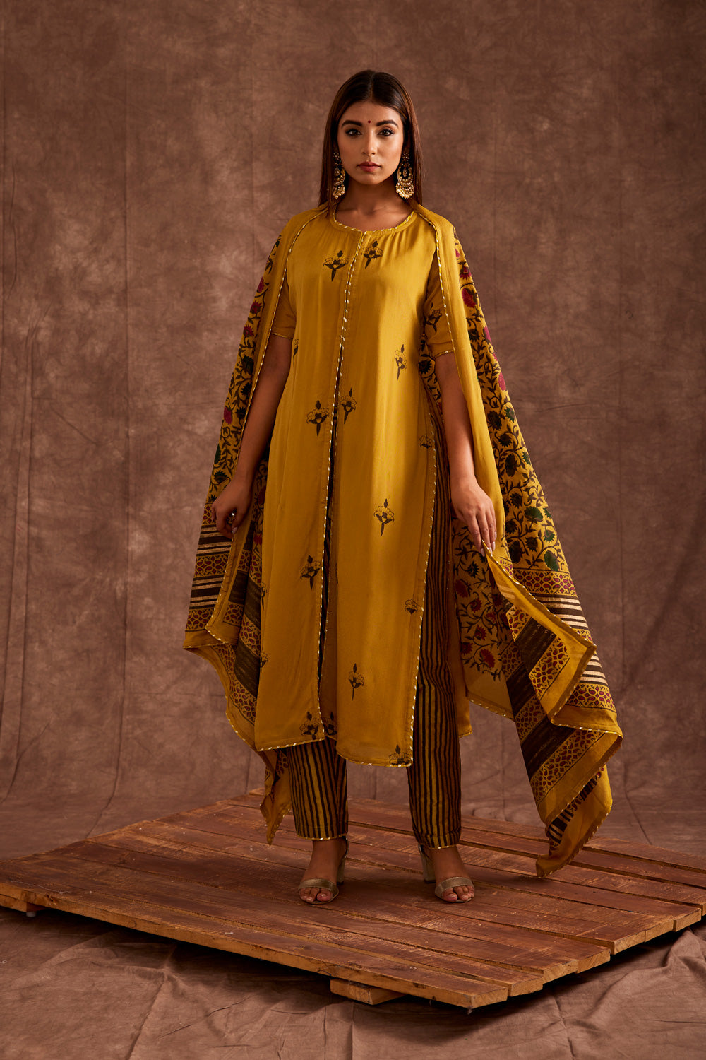 MUSTARD HANDBLOCKED SUIT