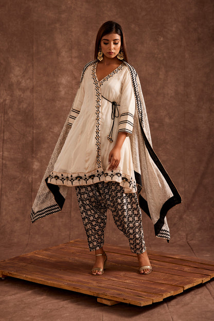 MONOCHROME ANGARKHA SET