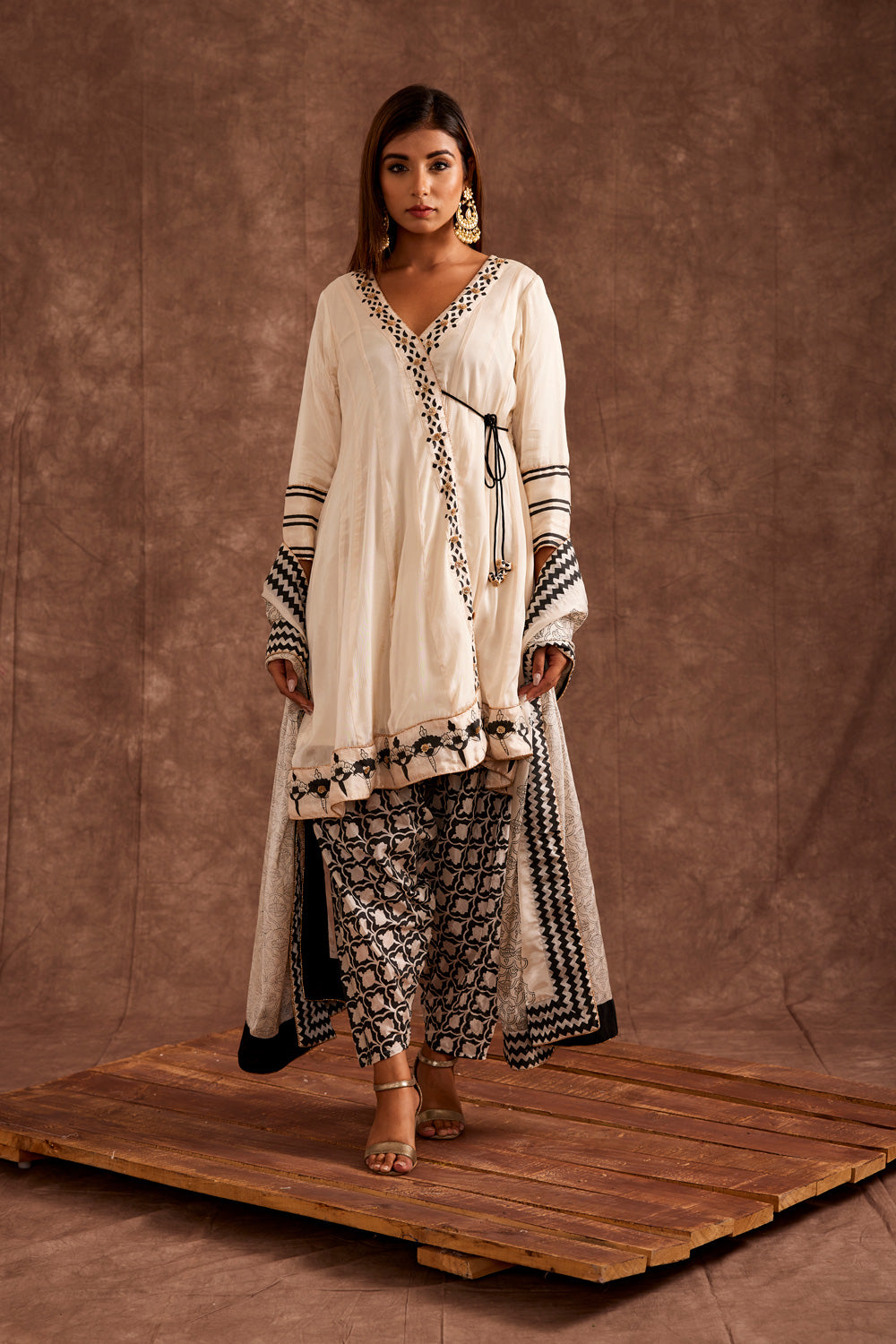 MONOCHROME ANGARKHA SET