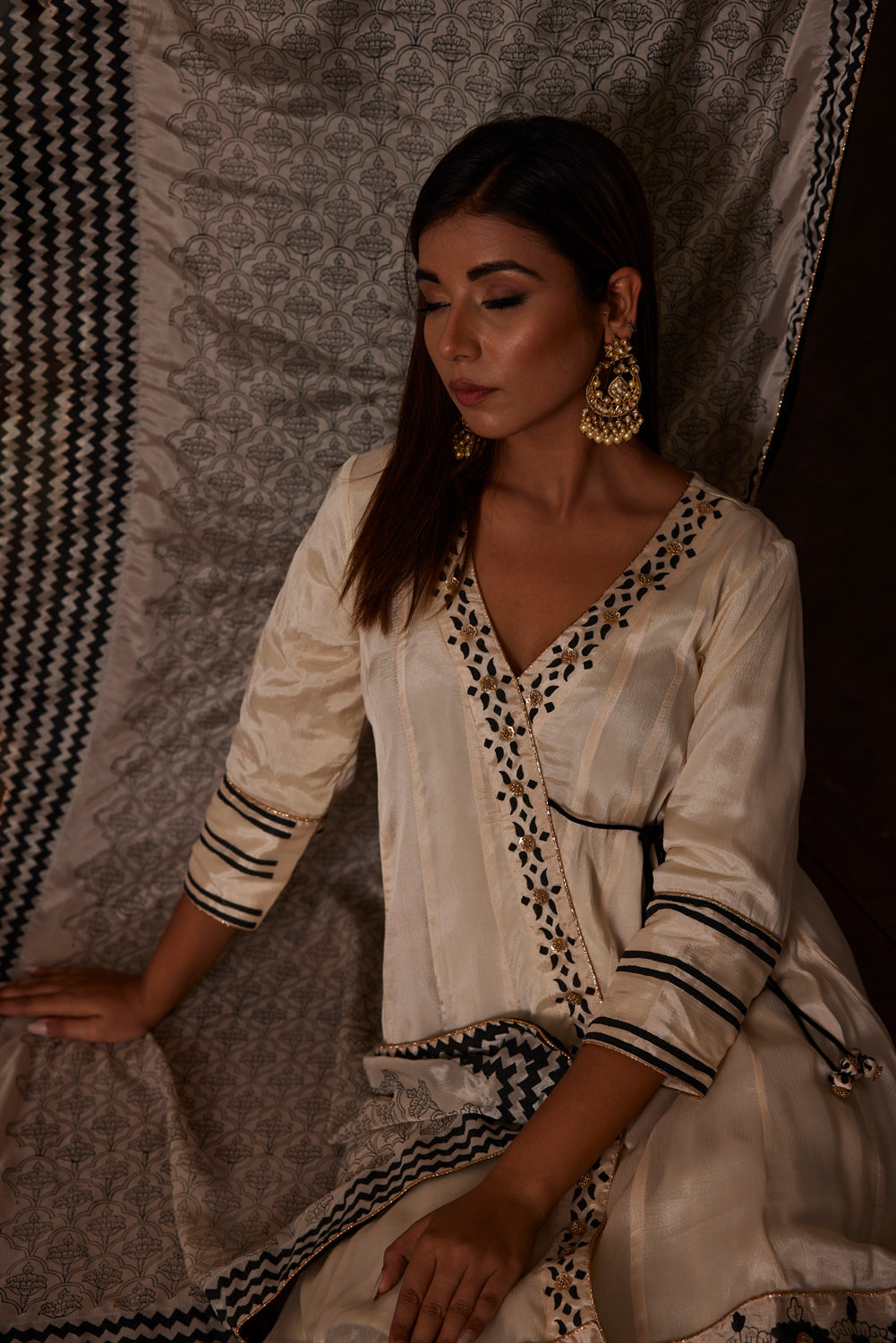 MONOCHROME ANGARKHA SET