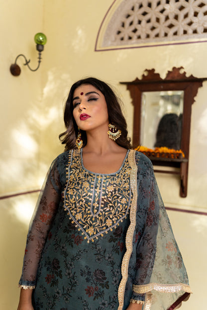 STONE GREY GOTAPATTI SUIT